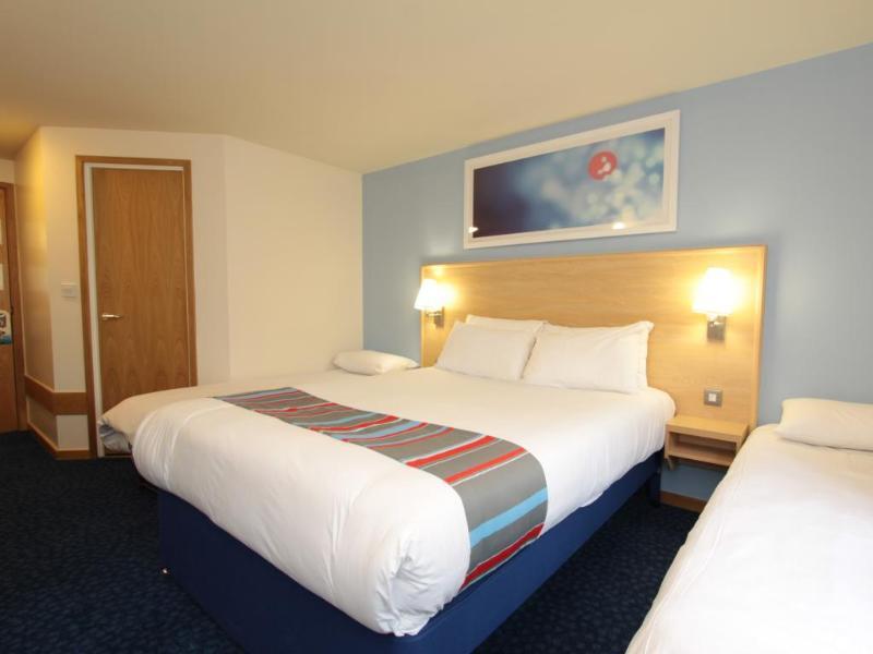 แทรเวลลอดจ์ นิวบิวรี ทอตฮิลล์ Hotel Highclere ภายนอก รูปภาพ