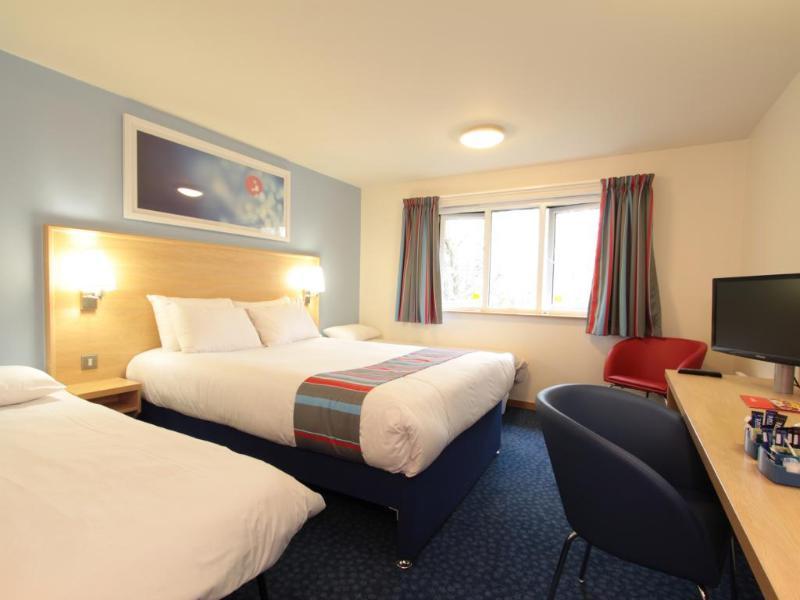 แทรเวลลอดจ์ นิวบิวรี ทอตฮิลล์ Hotel Highclere ภายนอก รูปภาพ